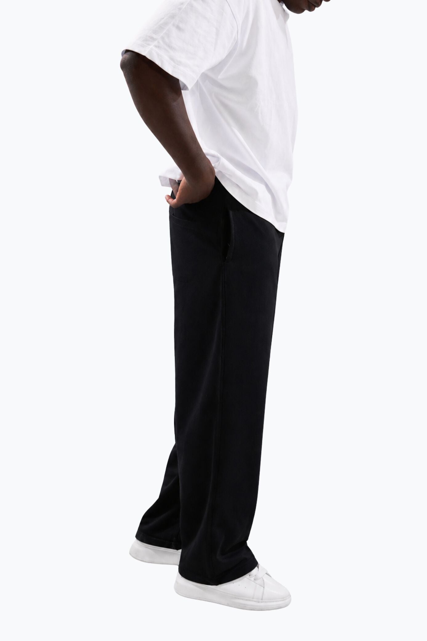 BLACK SWEATPANTS